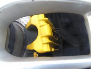 Używane Zacisk hamulcowy prawy tyl Volkswagen Scirocco (137/13AD) 2.0 TSI 16V Cena € 68,25 Procedura marży oferowane przez Maresia Auto Recycling B.V.