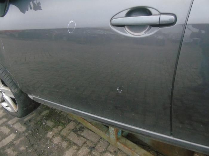 Tür 4-türig links vorne van een Toyota Auris (E15) 1.6 Dual VVT-i 16V 2011