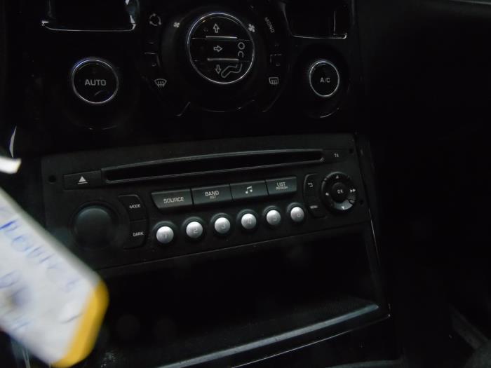 Reproductor de CD y radio de un Citroën C3 Picasso (SH) 1.2 12V PureTech 110 2016