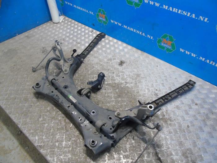 Subframe from a Renault Clio V (RJAB) 1.0 TCe 90 12V 2021