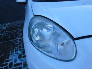 Używane Reflektor prawy Nissan Micra (K13) 1.2 12V Cena € 105,00 Procedura marży oferowane przez Maresia Auto Recycling B.V.