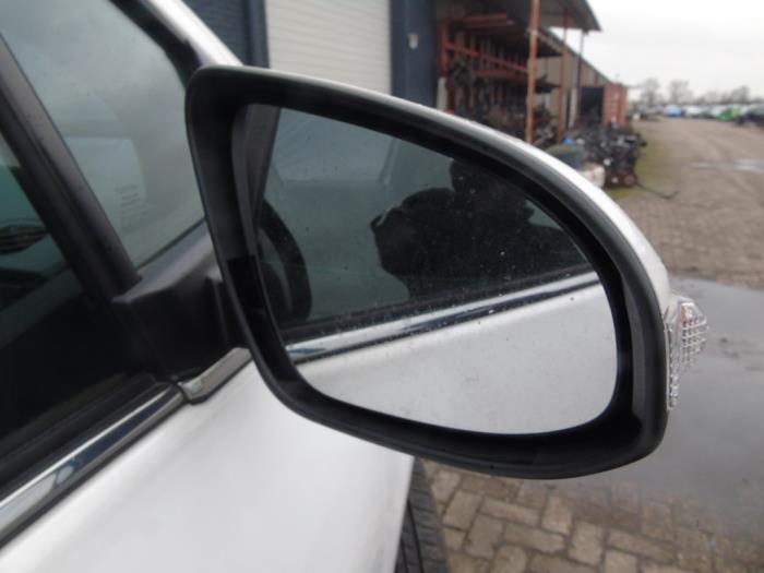 Außenspiegel rechts van een Toyota Yaris III (P13) 1.5 16V Hybrid 2018