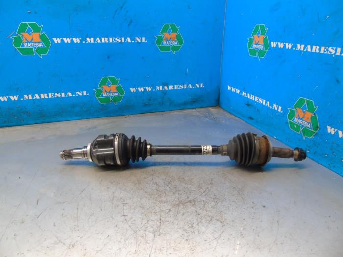 Gebrauchte Antriebswelle links vorne Toyota Yaris III (P13) 1.5 16V Hybrid Preis € 105,00 Margenregelung angeboten von Maresia Auto Recycling B.V.