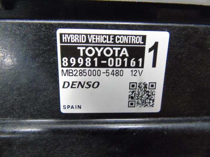 Zündschloss + Steuergerät van een Toyota Yaris III (P13) 1.5 16V Hybrid 2018