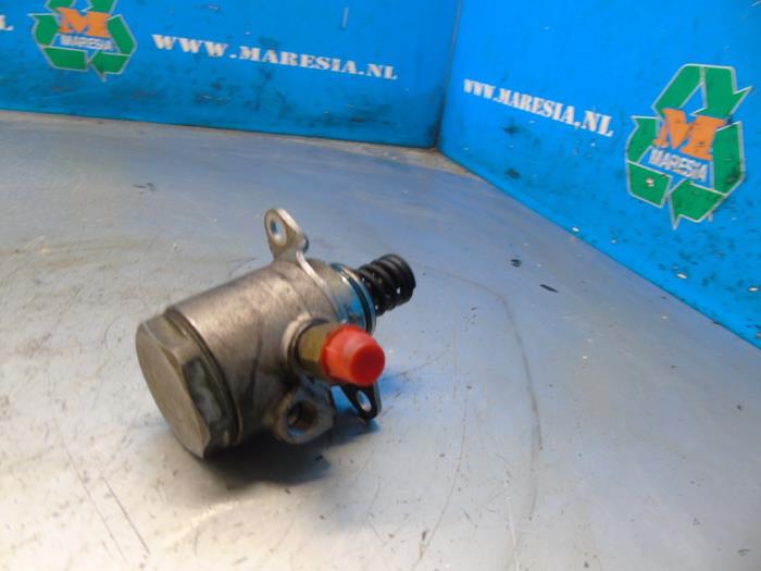 Mechanical fuel pump from a Volkswagen Golf VI (5K1) 1.2 TSI BlueMotion 2011