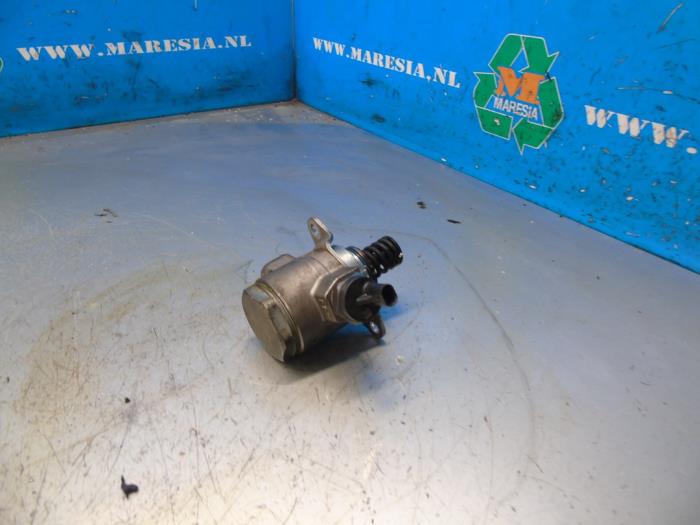 Mechanical fuel pump from a Volkswagen Golf VI (5K1) 1.2 TSI BlueMotion 2011