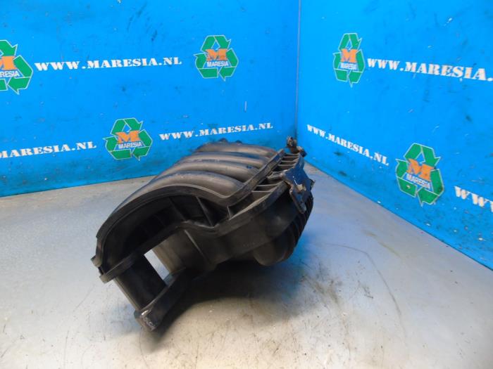Begagnade Insugsrör Hyundai i20 1.4i 16V Pris € 57,75 Marginaltabell erbjuds av Maresia Auto Recycling B.V.