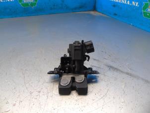 Used Tailgate lock mechanism Toyota Yaris III (P13) 1.5 16V Hybrid Price € 26,25 Margin scheme offered by Maresia Auto Recycling B.V.