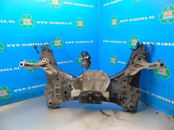Subframe from a Renault Clio V (RJAB) 1.0 TCe 100 12V Bi-Fuel 2020