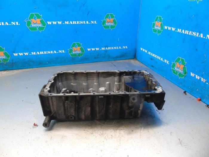 Usagé Couvercle carter Volvo V50 (MW) 2.0 D 16V Prix € 52,50 Règlement à la marge proposé par Maresia Auto Recycling B.V.