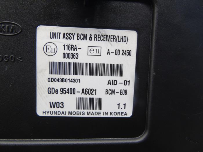 Body control computer from a Hyundai i30 (GDHB5) 1.4 16V 2013