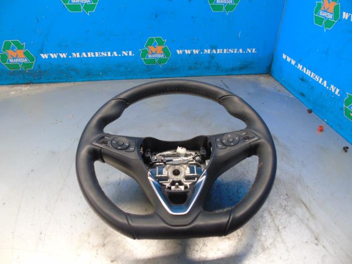Begagnade Ratt Opel Corsa F (UB/UH/UP) Electric, Corsa-e 50kWh Pris € 178,50 Marginaltabell erbjuds av Maresia Auto Recycling B.V.