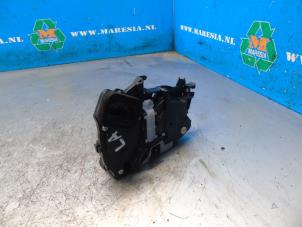 Usagé Serrure portière mécanique 4portes arrière gauche Skoda Fabia IV (PJ3) 1.0 TSI 12V Prix € 52,50 Règlement à la marge proposé par Maresia Auto Recycling B.V.