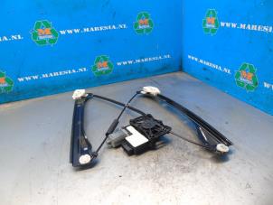 Usagé Lève vitre électrique avant droit Skoda Fabia IV (PJ3) 1.0 TSI 12V Prix € 78,75 Règlement à la marge proposé par Maresia Auto Recycling B.V.