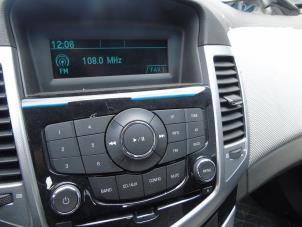Used Radio CD player Chevrolet Cruze (300) 1.8 16V VVT Price on request offered by Maresia Auto Recycling B.V.