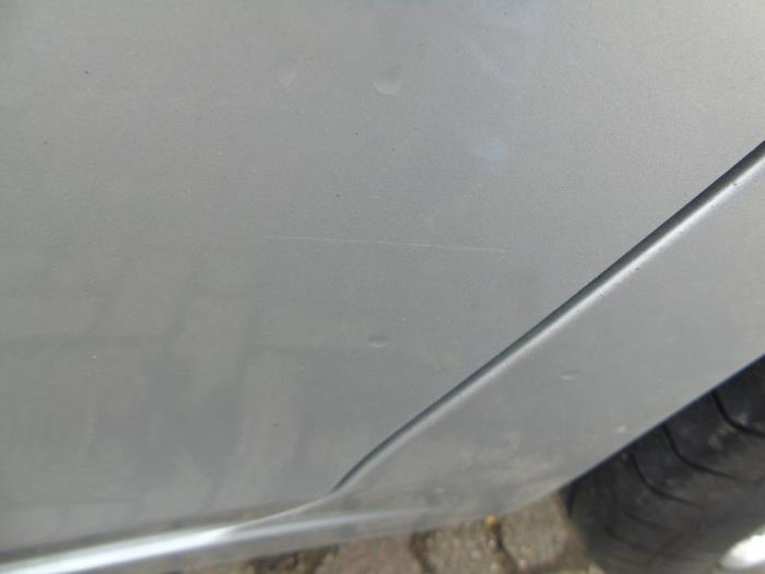 Rear door 4-door, left from a Chevrolet Cruze (300) 1.8 16V VVT 2011
