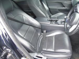 Używane Zestaw powlok (kompletny) Jaguar XE 2.0d 180 16V Cena € 525,00 Procedura marży oferowane przez Maresia Auto Recycling B.V.