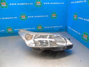 Używane Reflektor prawy Citroen C4 Coupé (LA) 1.6 16V Cena € 57,75 Procedura marży oferowane przez Maresia Auto Recycling B.V.