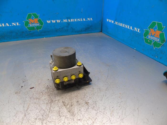 Used ABS pump Toyota Aygo (B10) 1.0 12V VVT-i Price € 52,50 Margin scheme offered by Maresia Auto Recycling B.V.