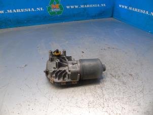 Used Front wiper motor Volkswagen Caddy III (2KA,2KH,2CA,2CH) 1.6 TDI 16V Price € 52,50 Margin scheme offered by Maresia Auto Recycling B.V.