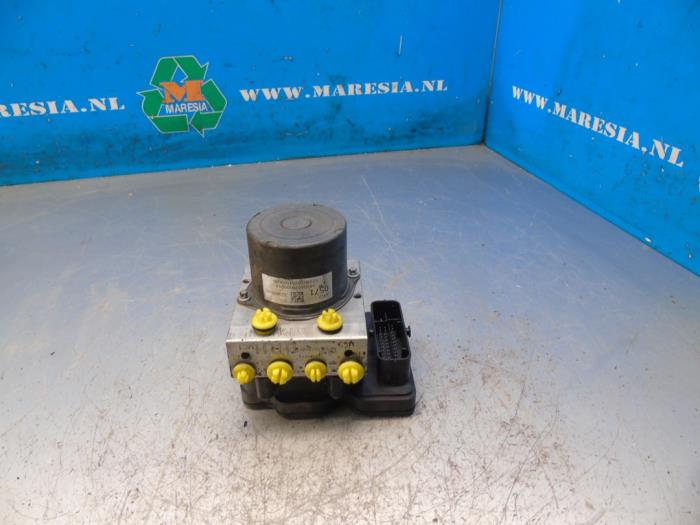 Used ABS pump Opel Astra K Sports Tourer 1.0 Turbo 12V Price € 73,50 Margin scheme offered by Maresia Auto Recycling B.V.