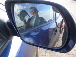 Used Wing mirror, right Hyundai Santa Fe II (CM) 2.2 CRDi 16V 4x4 Price € 157,50 Margin scheme offered by Maresia Auto Recycling B.V.