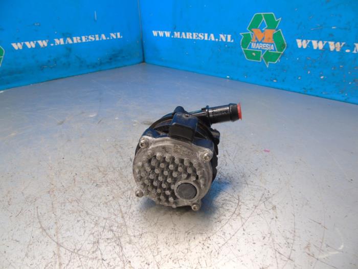 Begagnade Vattenpump Lynk &amp; Co 01 1.5 PHEV Pris € 141,75 Marginaltabell erbjuds av Maresia Auto Recycling B.V.