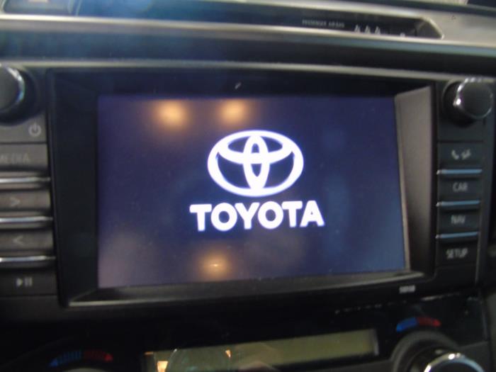 Usagé Ecran Gps Toyota RAV4 (A4) 2.0 16V VVT-i 4x4 Prix € 472,50 Règlement à la marge proposé par Maresia Auto Recycling B.V.