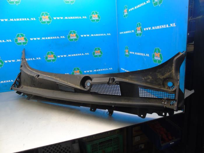 Używane Parawan Lynk &amp; Co 01 1.5 PHEV Cena € 78,75 Procedura marży oferowane przez Maresia Auto Recycling B.V.