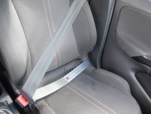 Usados Cinturón de seguridad izquierda delante Opel Corsa E 1.4 16V Precio de solicitud ofrecido por Maresia Auto Recycling B.V.