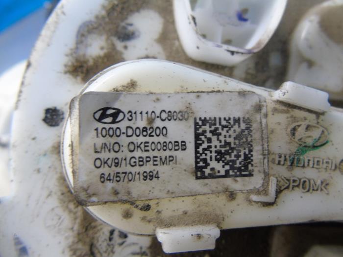 Bomba eléctrica de combustible de un Hyundai i20 (GBB) 1.2i 16V 2020