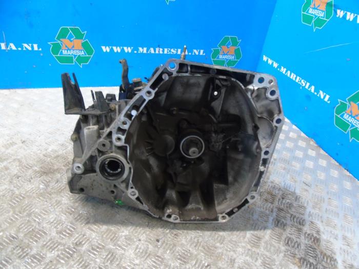 Usagé Boîte de vitesse Nissan Note (E11) 1.6 16V Prix € 367,50 Règlement à la marge proposé par Maresia Auto Recycling B.V.