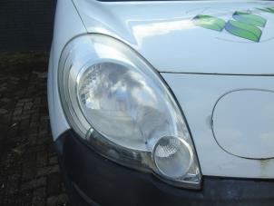 Used Headlight, right Renault Kangoo Express (FW) ZE Price € 89,25 Margin scheme offered by Maresia Auto Recycling B.V.