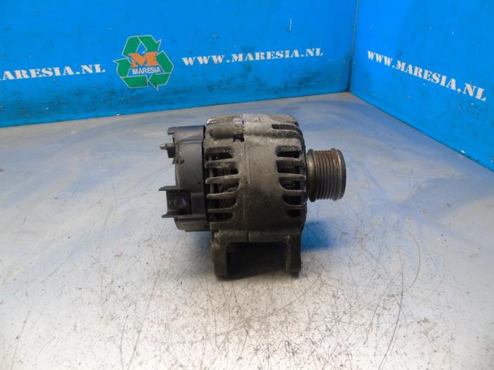 Gebrauchte Dynamo Renault Clio IV Estate/Grandtour (7R) 1.5 Energy dCi 90 FAP Preis € 52,50 Margenregelung angeboten von Maresia Auto Recycling B.V.