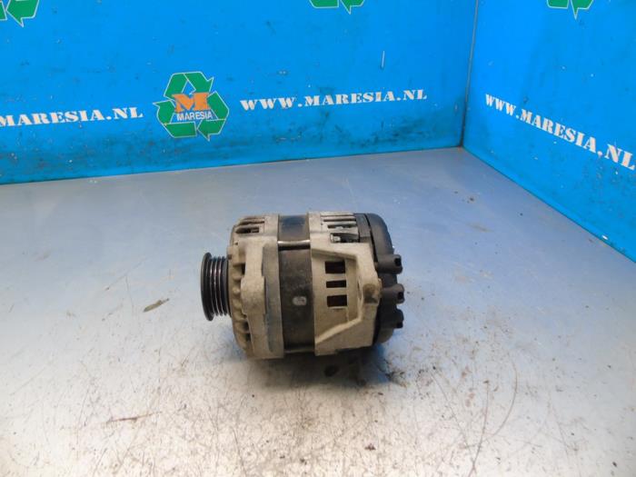 Begagnade Dynamo Chevrolet Spark (M300) 1.0 16V Bifuel Pris € 15,75 Marginaltabell erbjuds av Maresia Auto Recycling B.V.