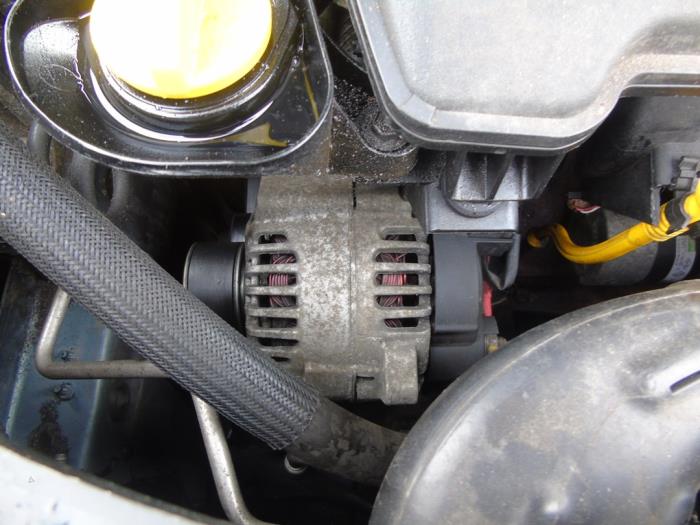 Begagnade Dynamo Renault Clio III Estate/Grandtour (KR) 1.2 16V Pris € 36,75 Marginaltabell erbjuds av Maresia Auto Recycling B.V.