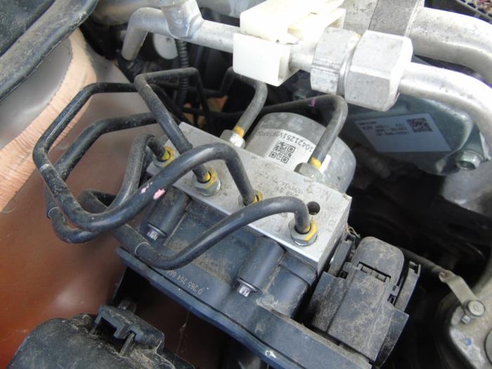 Usagé Bloc ABS Honda Jazz (GK/GP) 1.3 -i-VTEC 16V Prix sur demande proposé par Maresia Auto Recycling B.V.