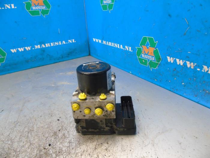 Begagnade ABS-pump Opel Antara (LA6) 2.2 CDTI 16V 4x2 Pris € 315,00 Marginaltabell erbjuds av Maresia Auto Recycling B.V.