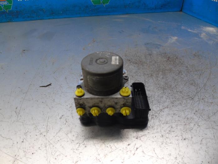 Used ABS pump Chevrolet Spark (M300) 1.0 16V Bifuel Price € 105,00 Margin scheme offered by Maresia Auto Recycling B.V.