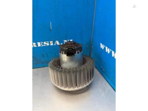 Begagnade Fläktmotor för uppvärmning och ventilation Chevrolet Aveo (300) 1.2 16V Pris € 57,75 Marginaltabell erbjuds av Maresia Auto Recycling B.V.