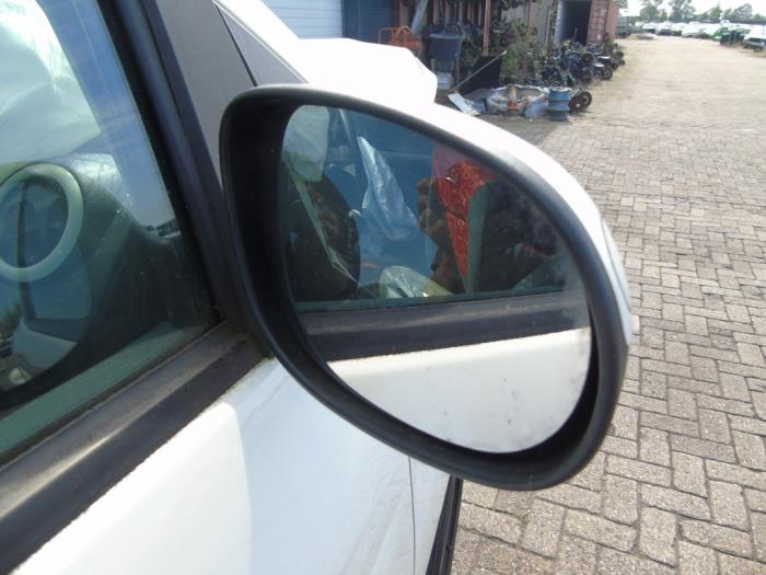 Usados Retrovisor externo derecha Ford Ka II 1.2 Precio € 47,25 Norma de margen ofrecido por Maresia Auto Recycling B.V.