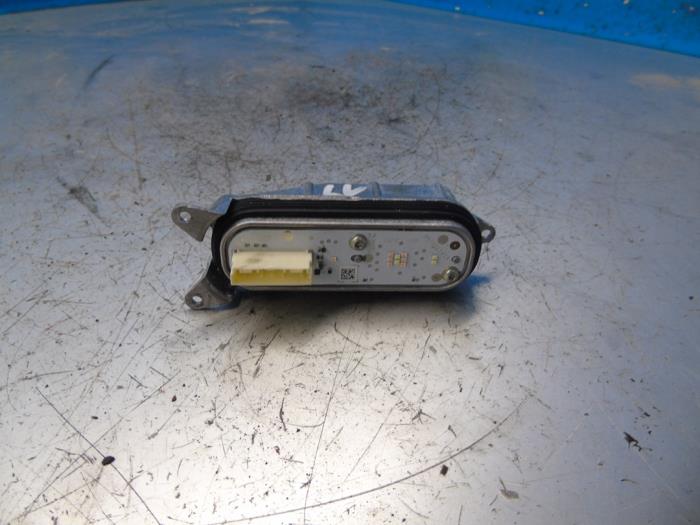 Używane Modułowy reflektor LED Renault Clio V (RJAB) 1.6 E-Tech 145 16V Cena € 52,50 Procedura marży oferowane przez Maresia Auto Recycling B.V.