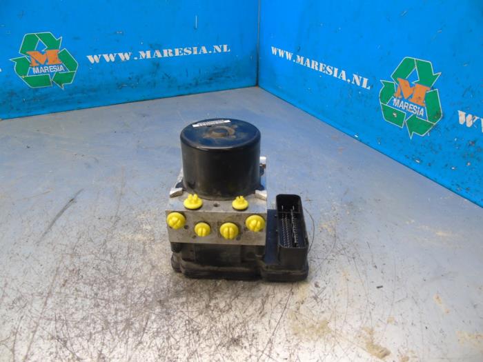 Used ABS pump Ford C-Max (DXA) 1.0 Ti-VCT EcoBoost 12V 125 Price € 73,50 Margin scheme offered by Maresia Auto Recycling B.V.