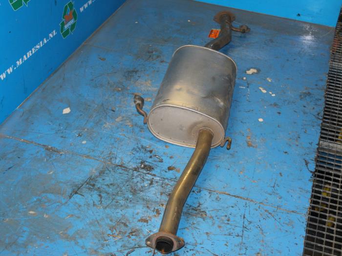 Exhaust middle silencer from a Toyota HiAce II 2.5 D4-D 100 2005