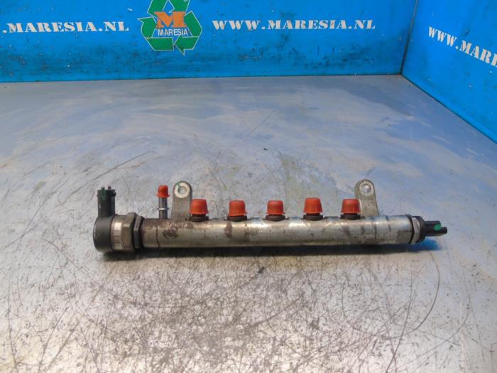 Usagé Distributeur de carburant Jaguar XF (CC9) 2.2 D 16V Prix € 78,75 Règlement à la marge proposé par Maresia Auto Recycling B.V.