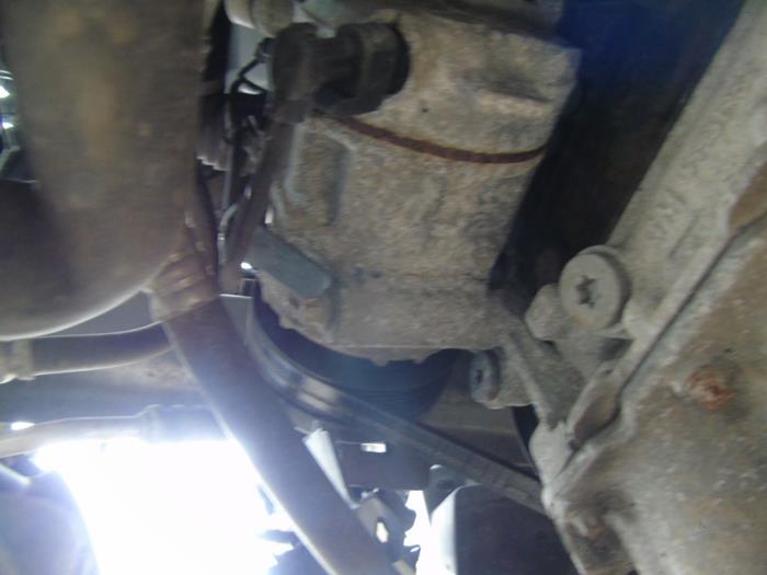 Usagé Compresseur de clim Opel Corsa E 1.4 16V Prix € 157,50 Règlement à la marge proposé par Maresia Auto Recycling B.V.
