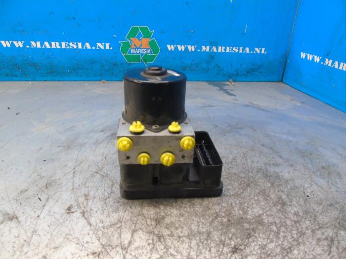 Usagé Pompe ABS Ford Focus 2 C+C 2.0 TDCi 16V Prix € 78,75 Règlement à la marge proposé par Maresia Auto Recycling B.V.