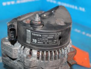 Dynamo van een Toyota Carina E (T19) 2.0 GLi 16V 1997