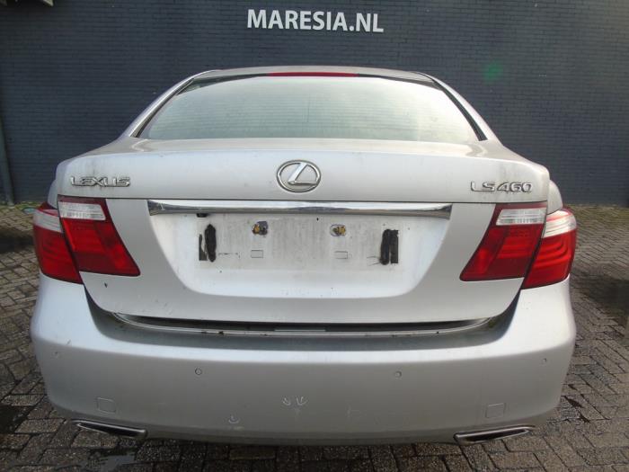 Usados Cubierta de maletero Lexus LS (F4) 460 4.6 32V VVT-i Precio € 472,50 Norma de margen ofrecido por Maresia Auto Recycling B.V.