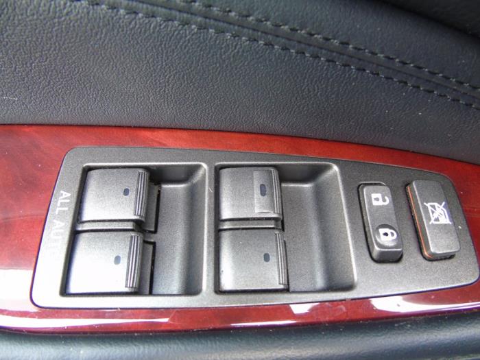 Używane Przelacznik combi okienny Lexus LS (F4) 460 4.6 32V VVT-i Cena € 210,00 Procedura marży oferowane przez Maresia Auto Recycling B.V.